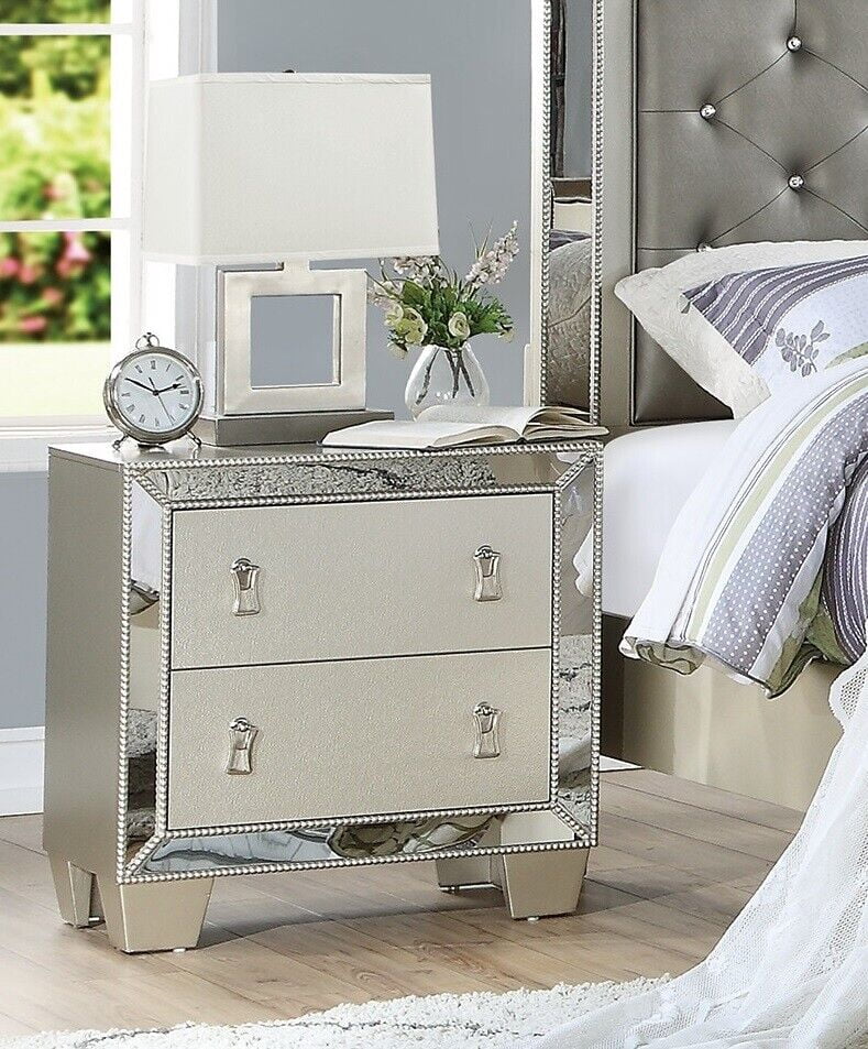 King Size 3pc Bedroom Set with Tufted Headboard and Nightstands V88968