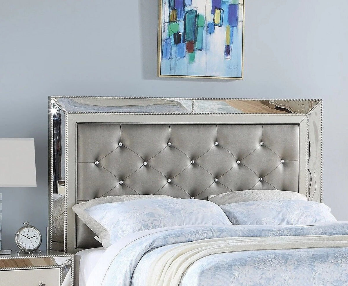 King Size 3pc Bedroom Set with Tufted Headboard and Nightstands V88968