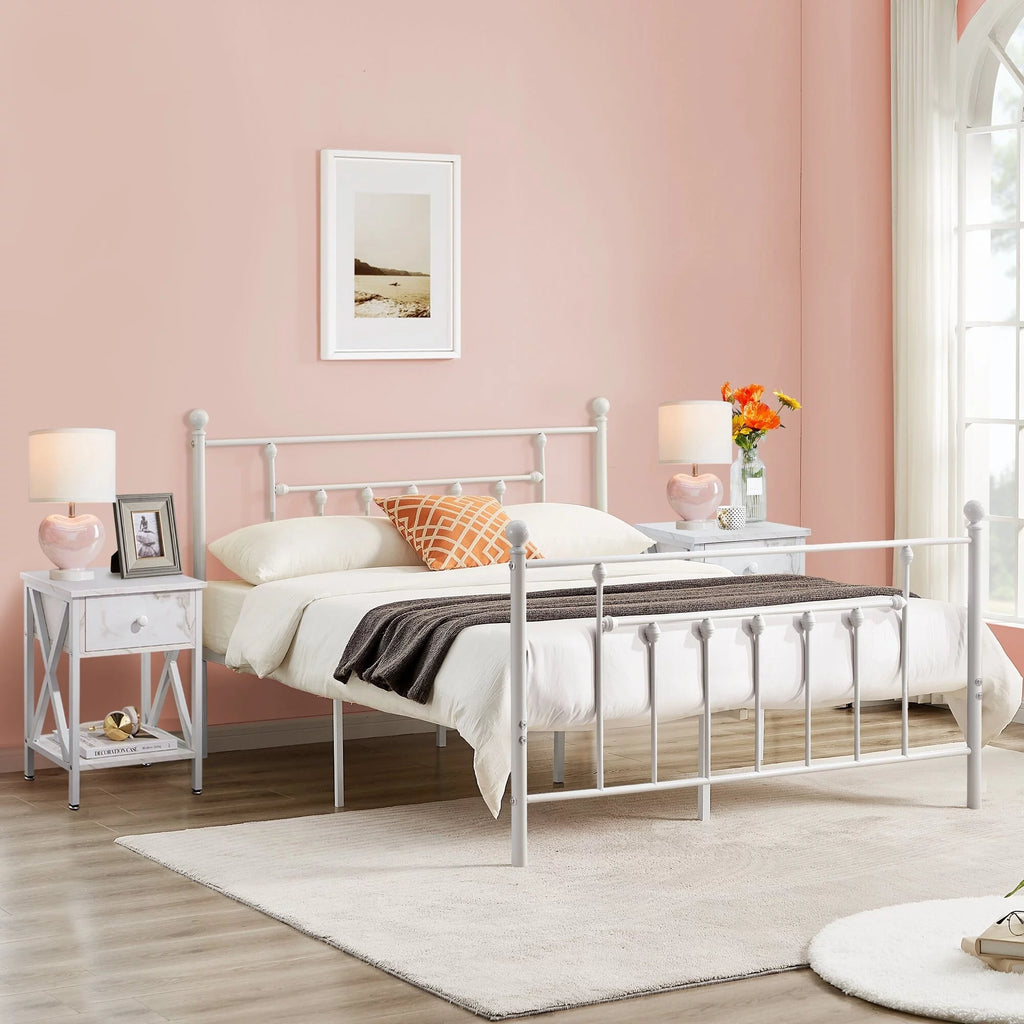 White 3-Pieces Bedroom Set with Platform Bed Frame and 2 Nightstands Full H98447